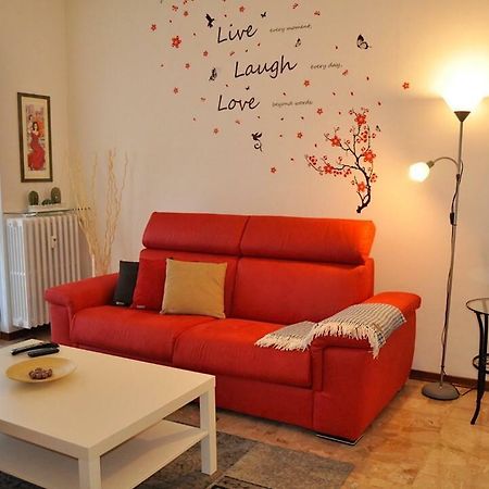 La Casa di Sarita Apartment Pavia Bagian luar foto