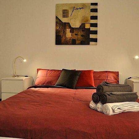La Casa di Sarita Apartment Pavia Bagian luar foto