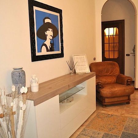 La Casa di Sarita Apartment Pavia Bagian luar foto
