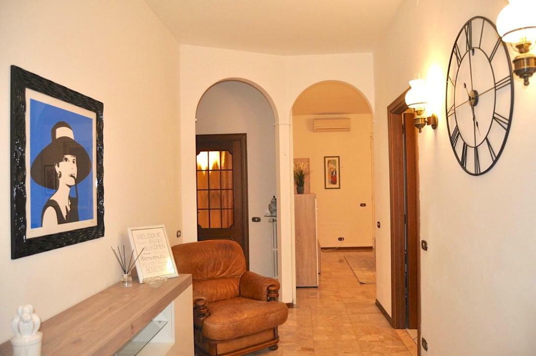 La Casa di Sarita Apartment Pavia Bagian luar foto