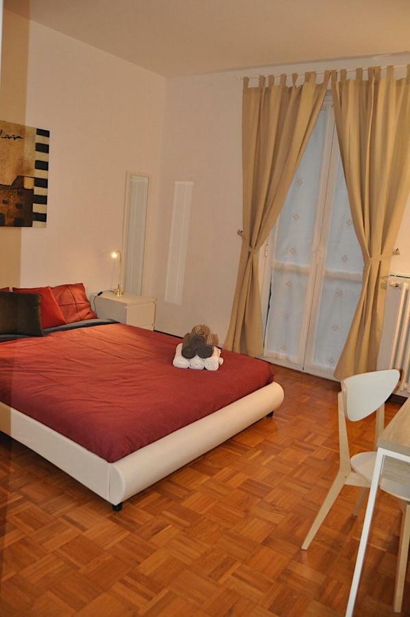 La Casa di Sarita Apartment Pavia Bagian luar foto