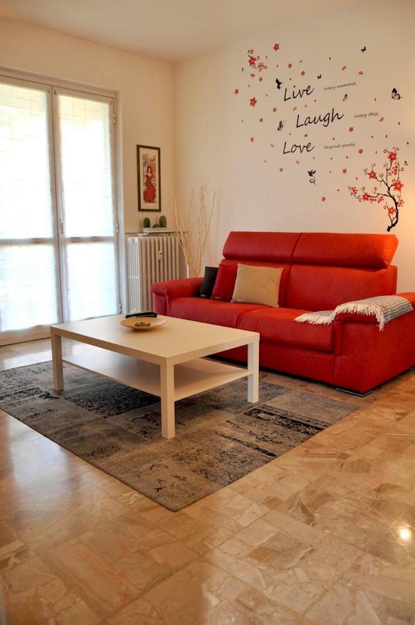La Casa di Sarita Apartment Pavia Bagian luar foto