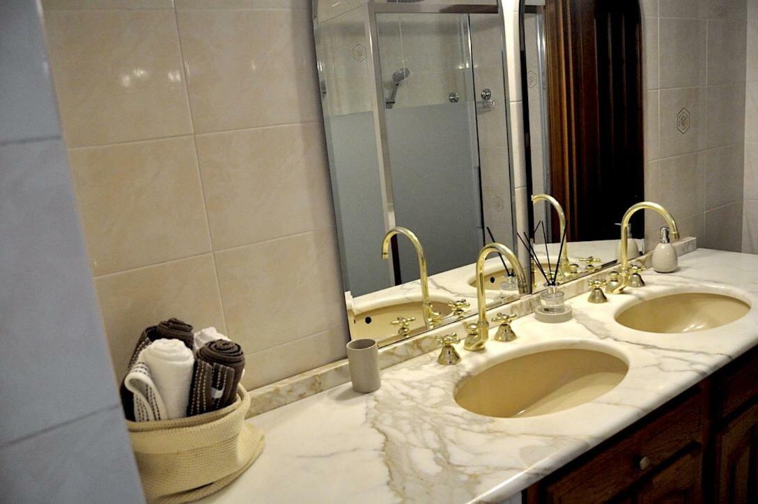 La Casa di Sarita Apartment Pavia Bagian luar foto