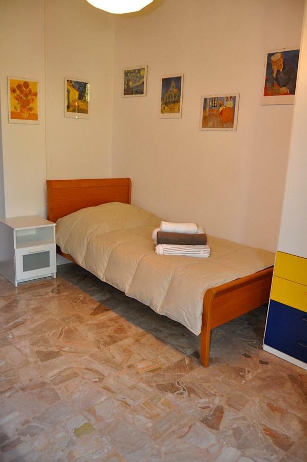 La Casa di Sarita Apartment Pavia Bagian luar foto