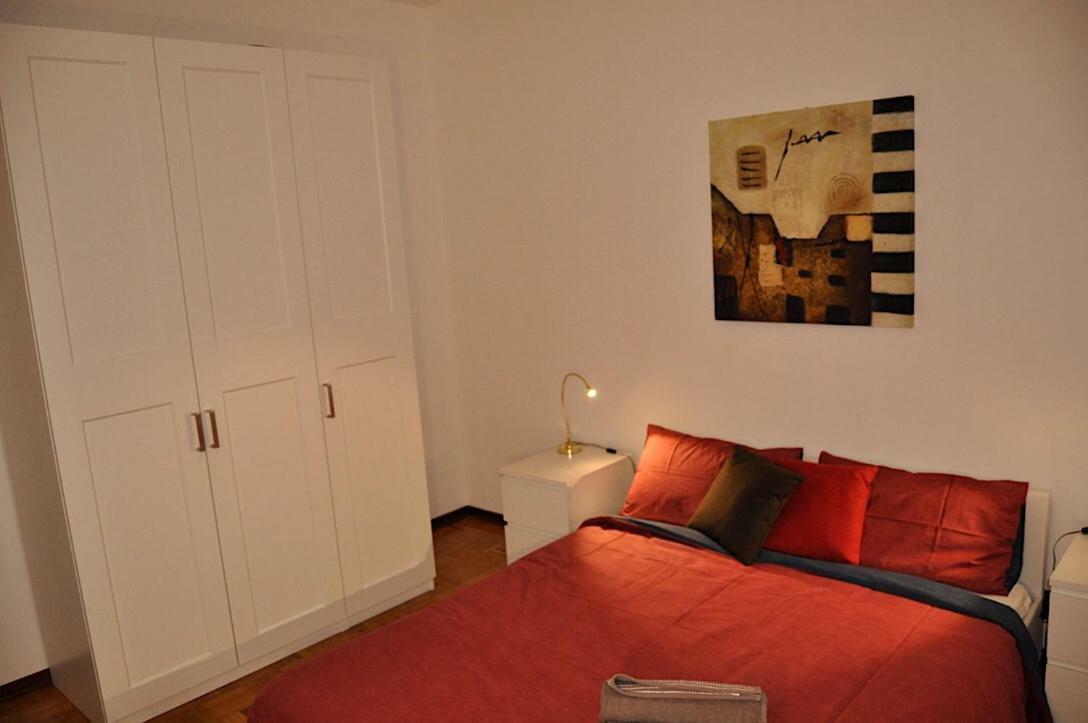 La Casa di Sarita Apartment Pavia Bagian luar foto