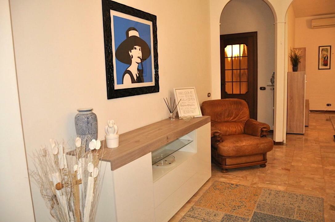 La Casa di Sarita Apartment Pavia Bagian luar foto